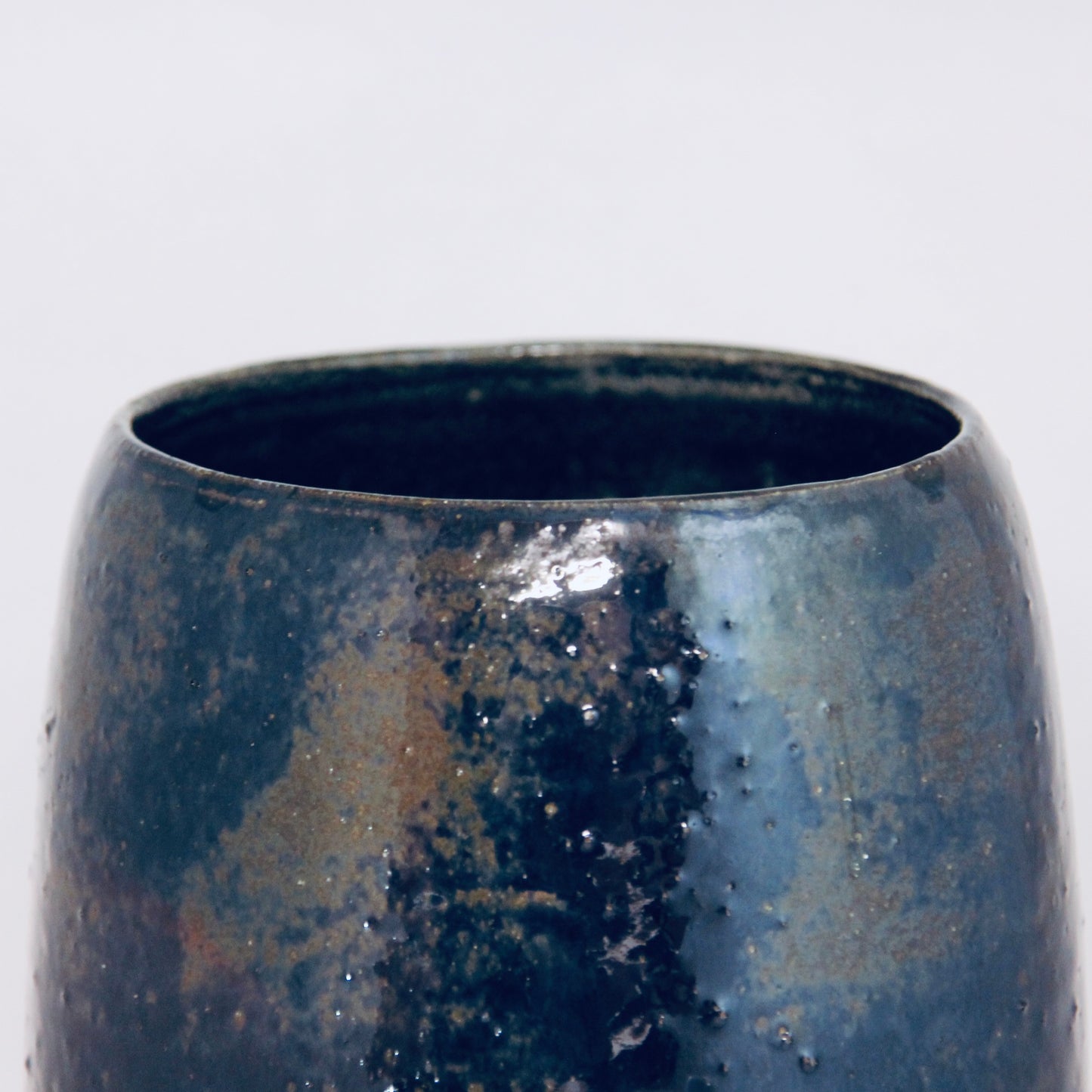 Blåsort vase/ krukke