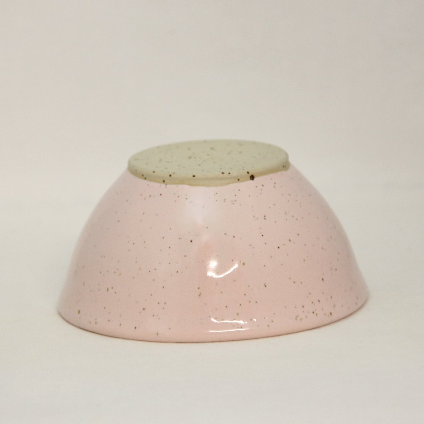 Rosa skål med spetter