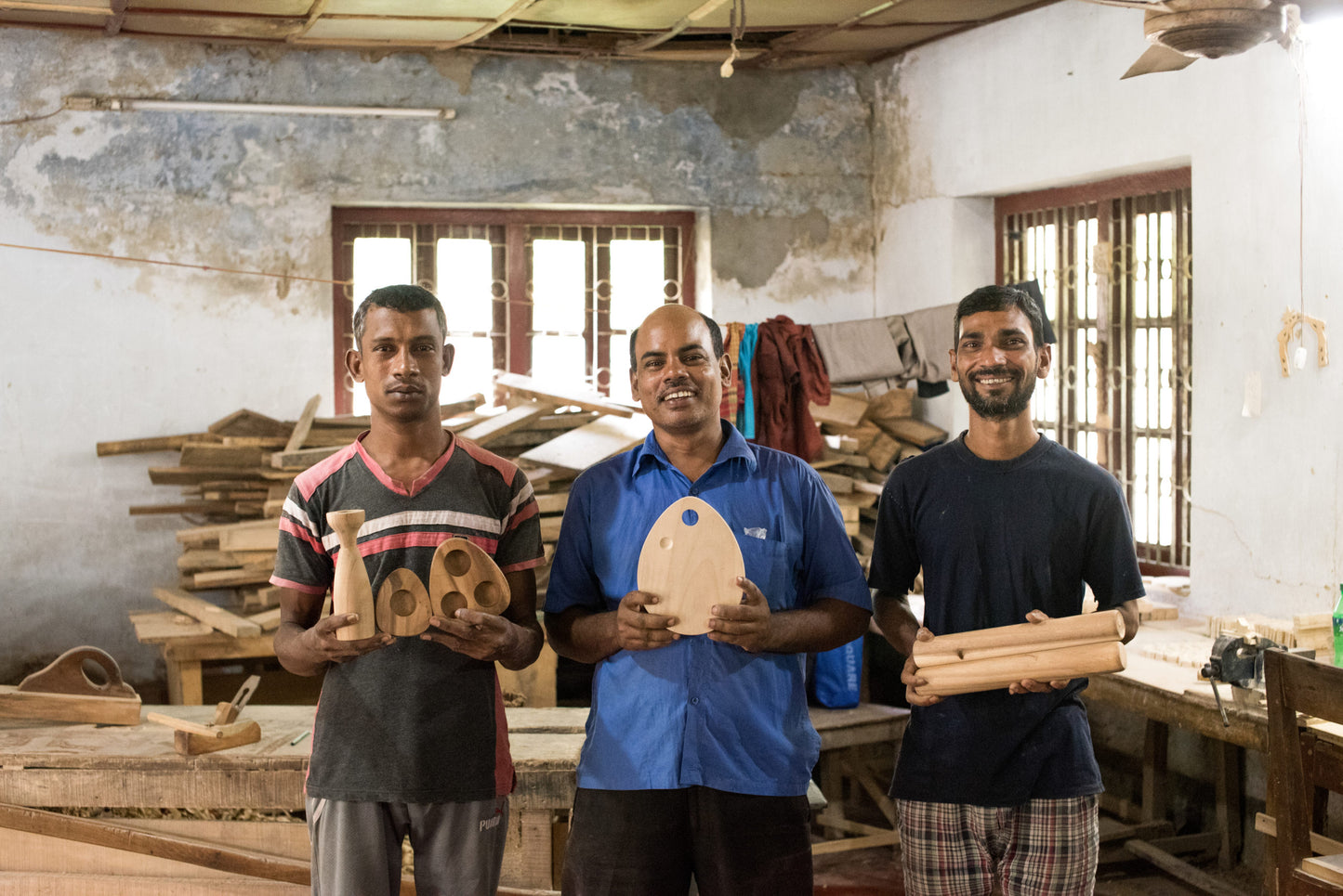 Håndlaget asjett/fjøl i tre