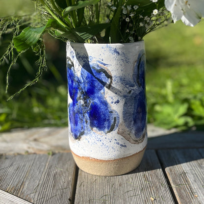 Vase med blå dekor