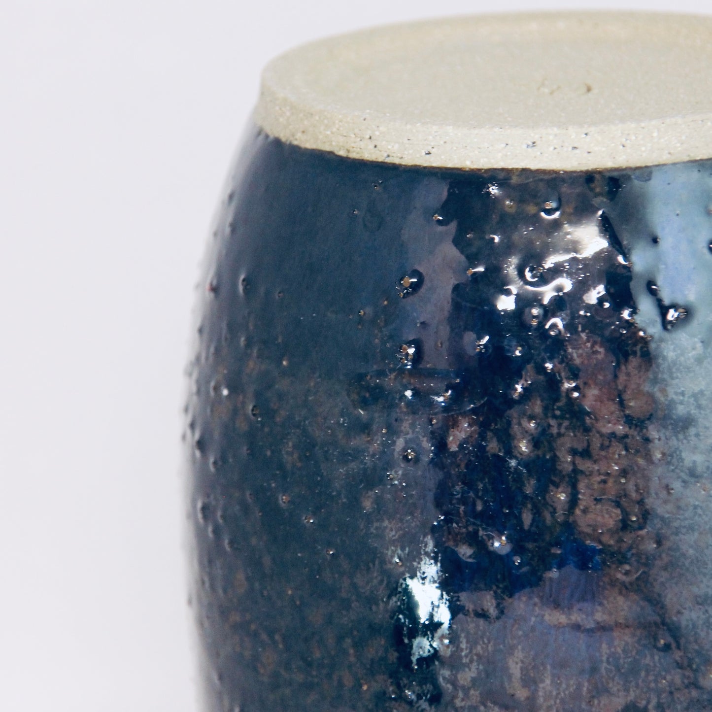 Blåsort vase/ krukke