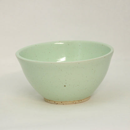 Pastellgrønn skål med spetter