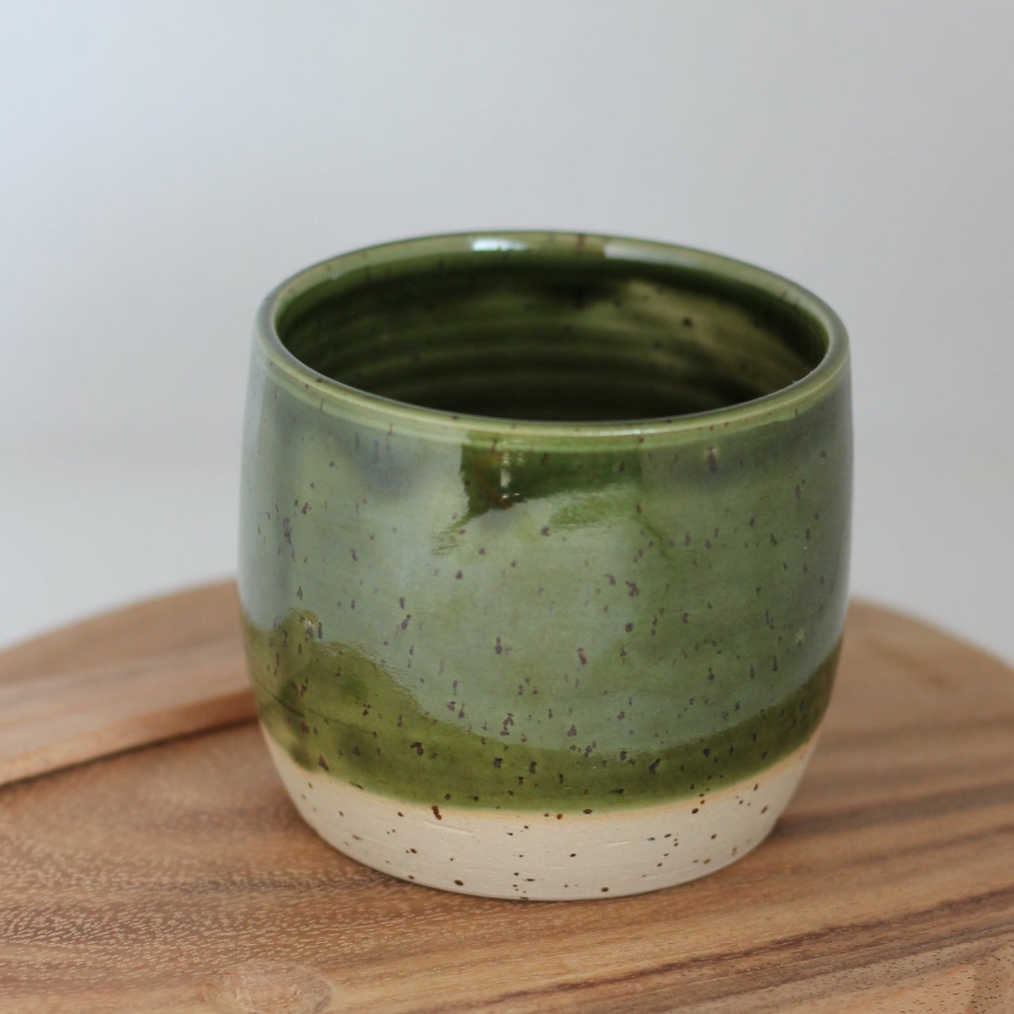 Grønn spettet tumbler