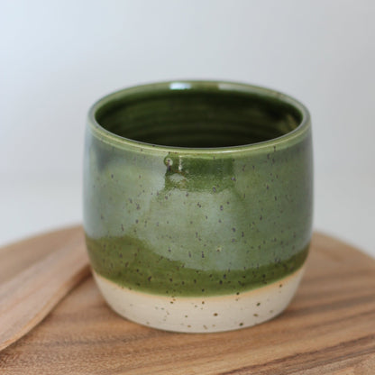 Grønn spettet tumbler