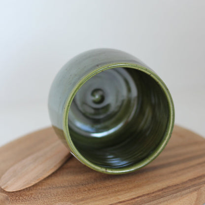 Grønn spettet tumbler