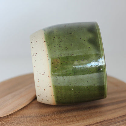 Grønn spettet tumbler