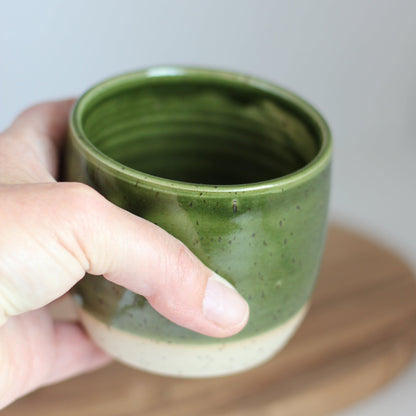 Grønn spettet tumbler