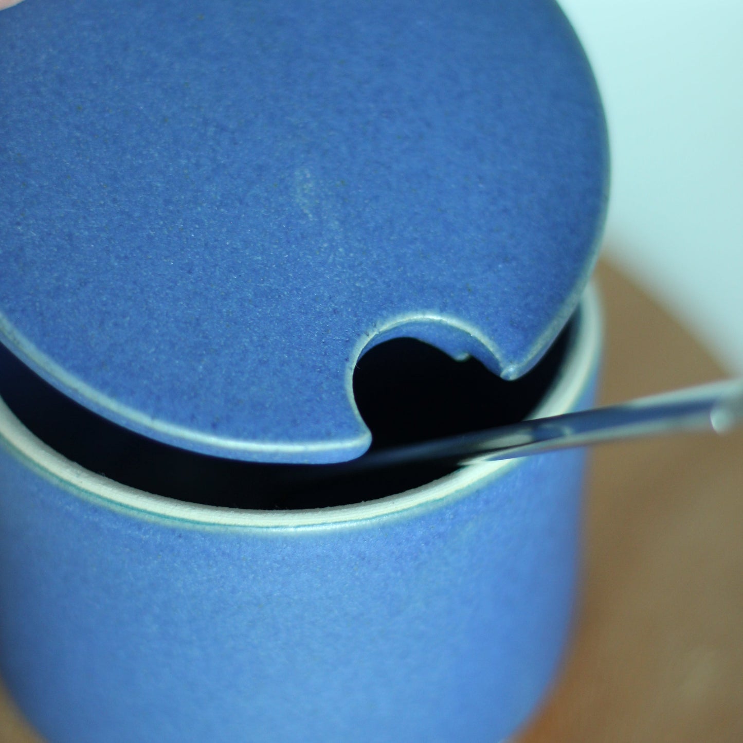 Blå krukke med lokk