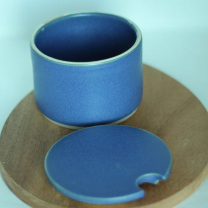 Blå krukke med lokk