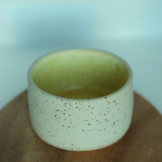 Gul/sandfarget skål